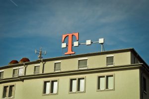 Η Deutsche Telekom περικόπτει 5.600 θέσεις εργασίας