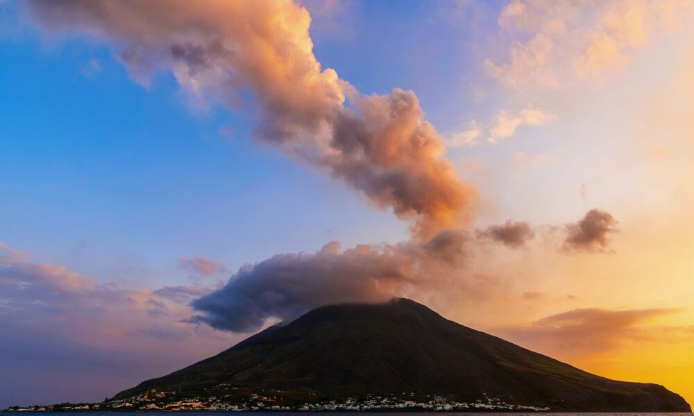 Aumenta l’intensità delle eruzioni vulcaniche a Stromboli – Europolitis.eu